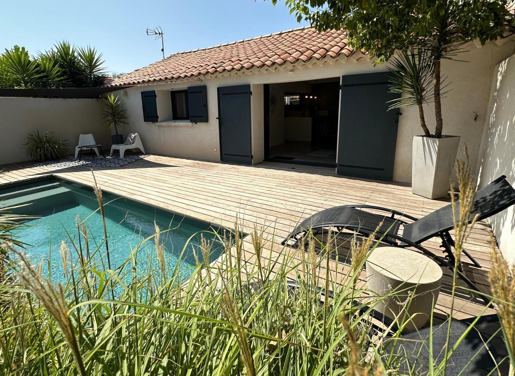 Piscine privée chauffée Proche des plages Istres Extérieur photo